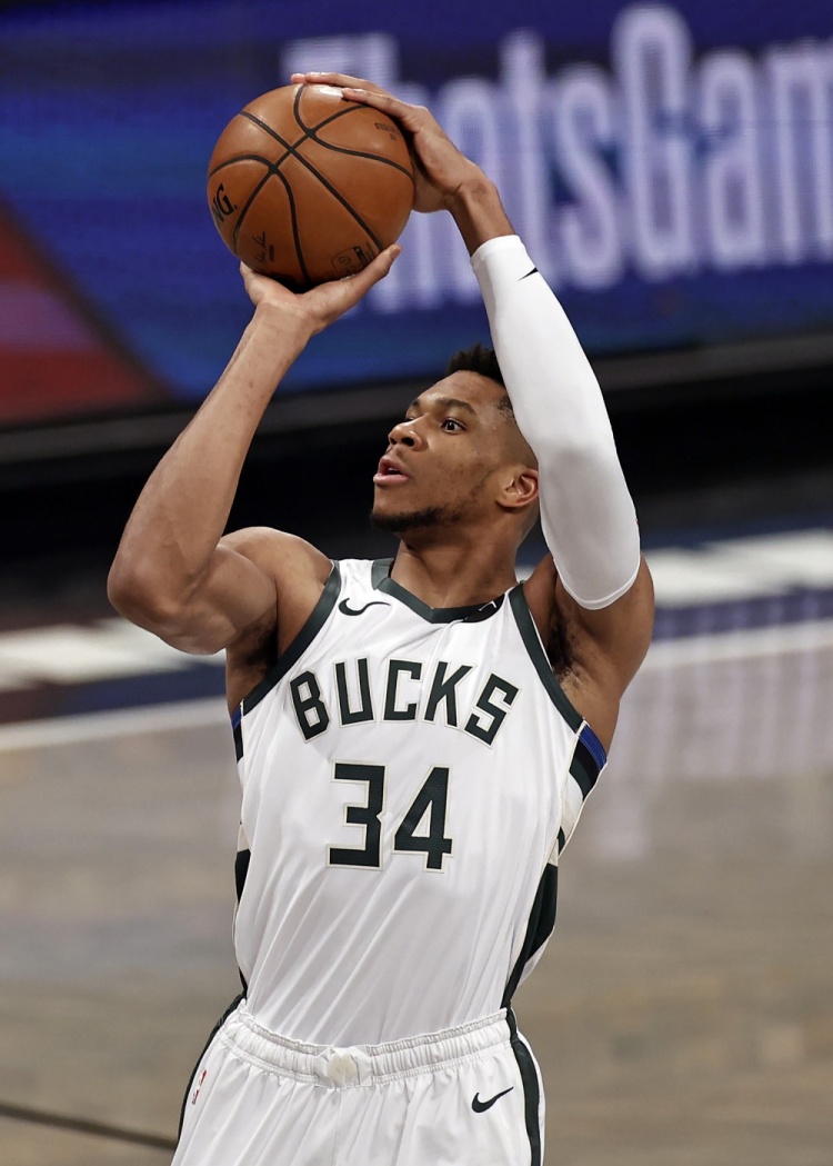 前米兰门将：圣地亚哥很难在意甲立足；球队真的很缺一名中锋（前米兰门将称：圣地亚哥难在意甲立足，球队确实缺一名中锋）