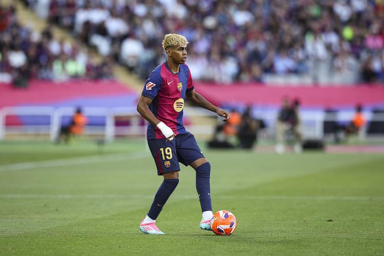 贝恩本场得到37分，并列NBA杯淘汰赛历史第三高分（贝恩单场37分，追平NBA杯淘汰赛历史第三高纪录）