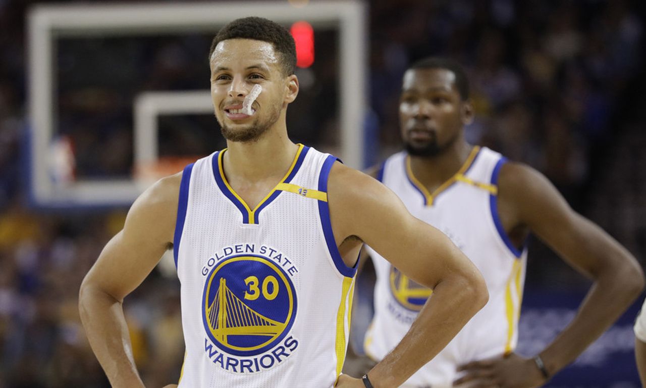 意大利上一场参加世界杯的首发11人：6人已退役，2人无球队（意大利上次世界杯首发11人中，6人已退役，2人暂无球队）