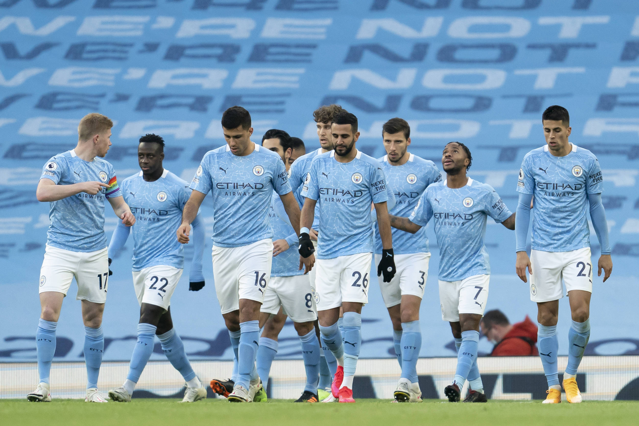 欧冠积分榜分析：各队晋级形势紧张,（欧冠形势速览：出线竞争白热化）