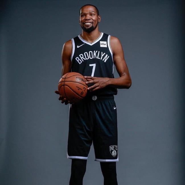 世界杯官方票价震惊球迷，国际足联被指榨干粉丝热情（世界杯票价引发哗然，国际足联被质疑消磨球迷热情）