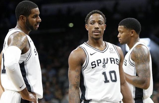 记者：张琳芃大概率还要再坚守一年，发挥老队员传帮带（记者：张琳芃大概率再战一年，继续扛起老将传帮带）